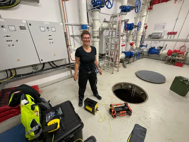 Juliana Engelke med Chasing M2 vid en sprinklertankinspektion
